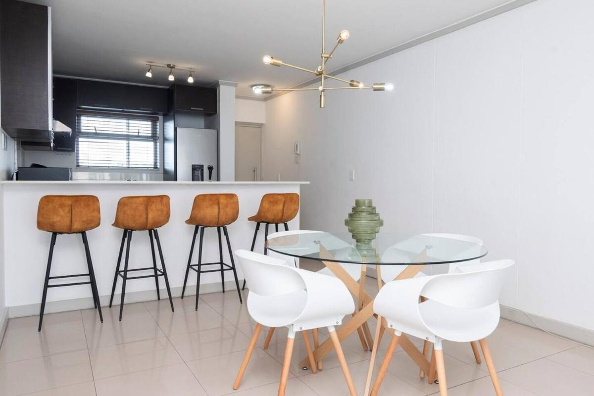 Lovely 2 Bed In Claremont Apartment *