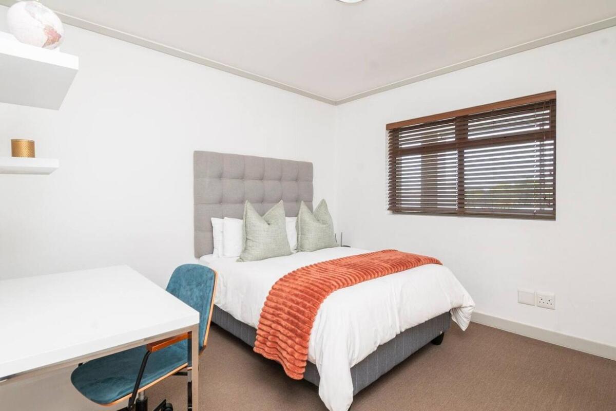 Lovely 2 Bed In Claremont Apartment Cape Town
