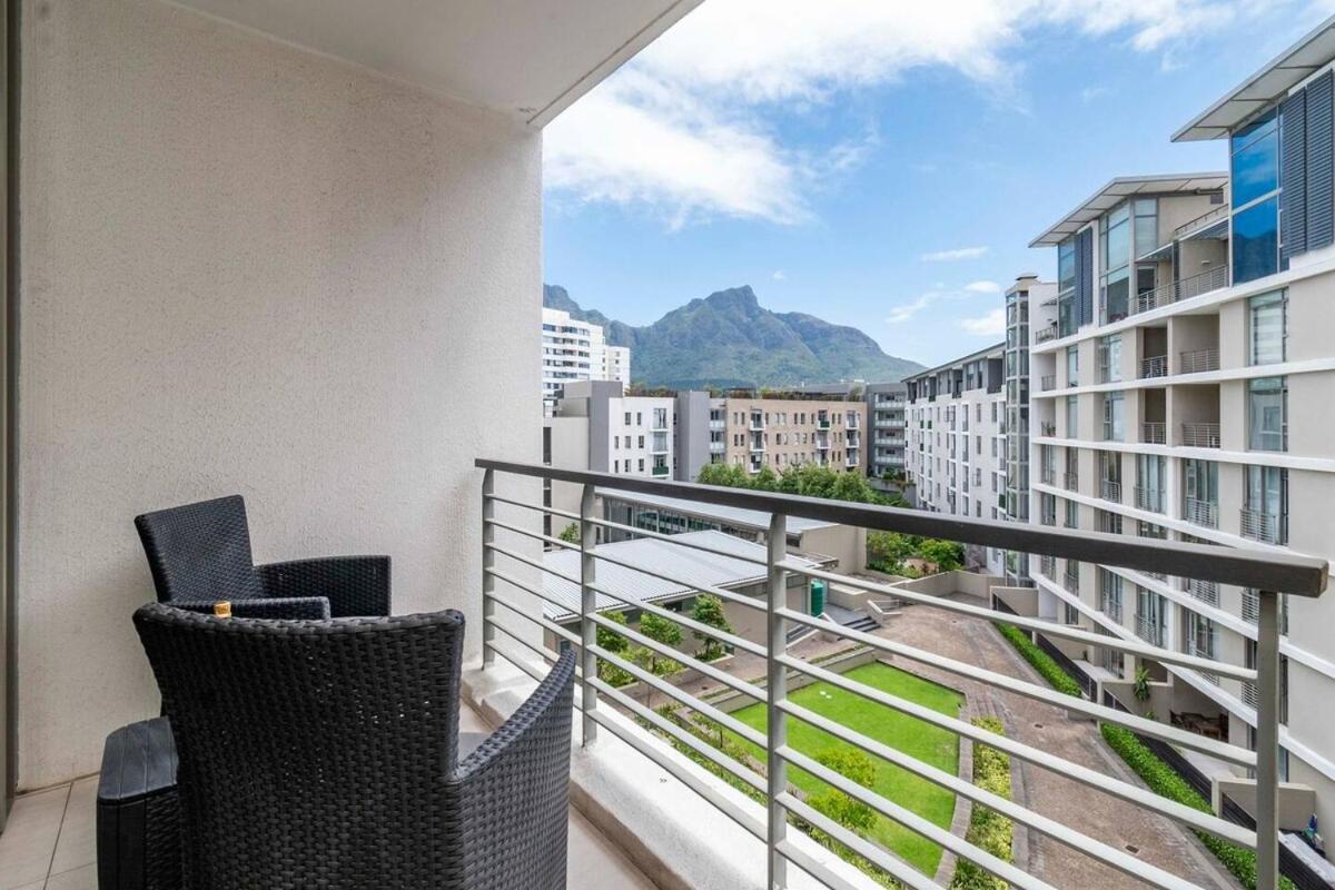 Lovely 2 Bed In Claremont Apartment Cape Town