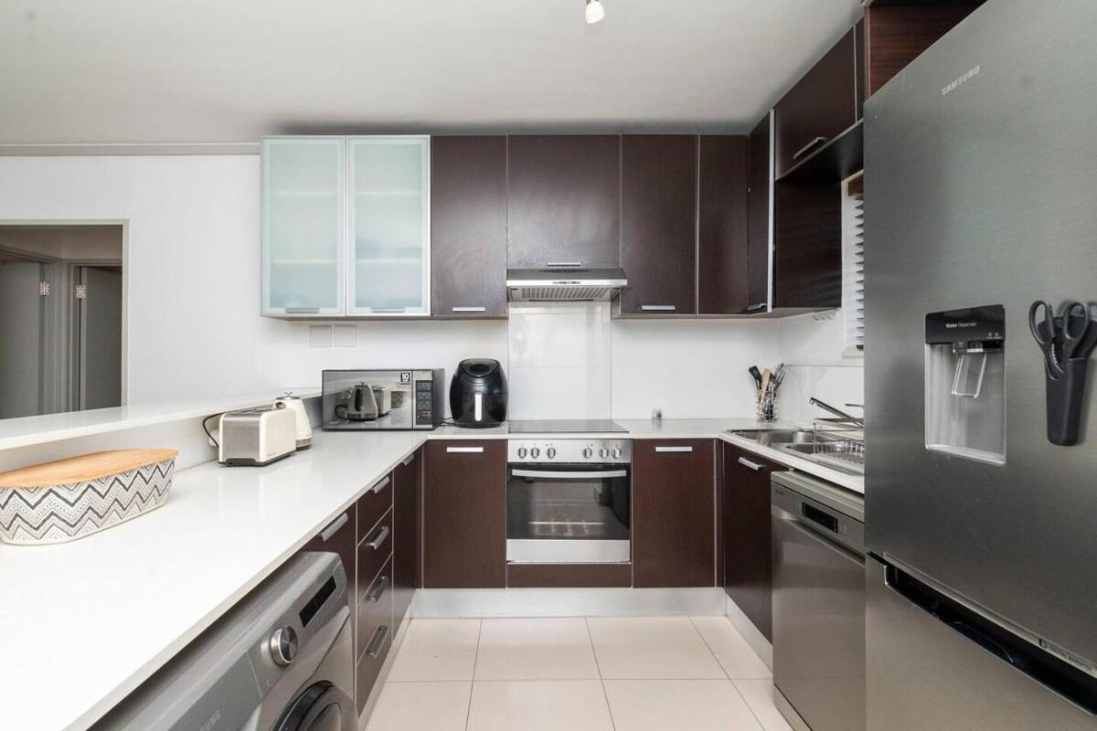 Lovely 2 Bed In Claremont Apartment